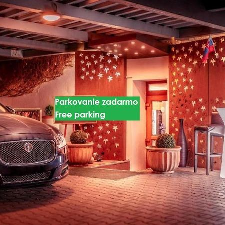 Hotel Capital With Private Wellness Нитра Екстериор снимка