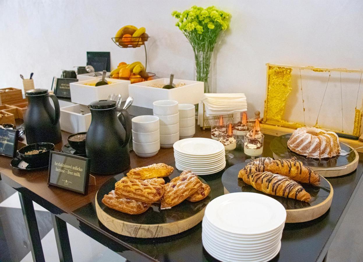 Hotel Capital With Private Wellness Нитра Екстериор снимка