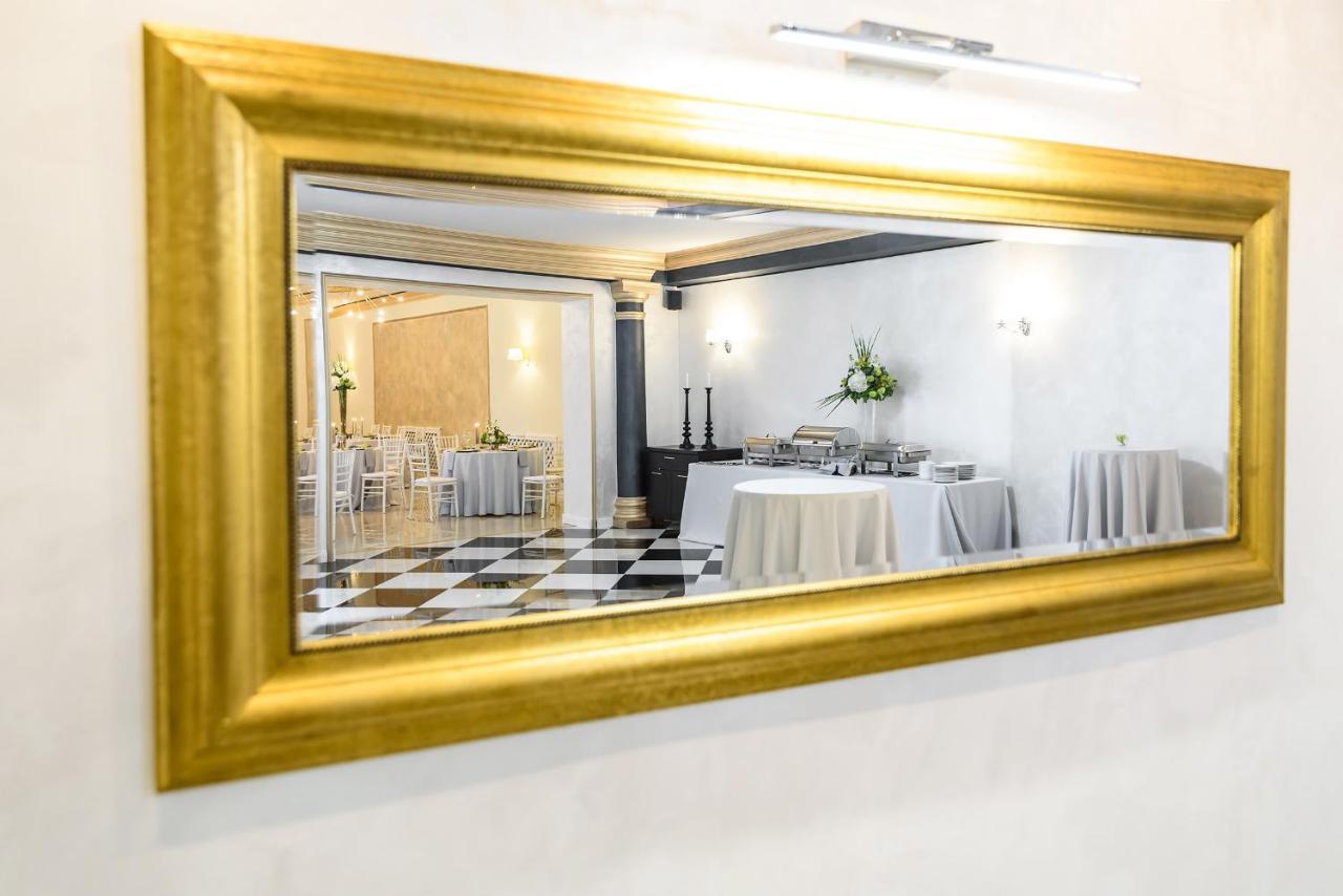 Hotel Capital With Private Wellness Нитра Екстериор снимка