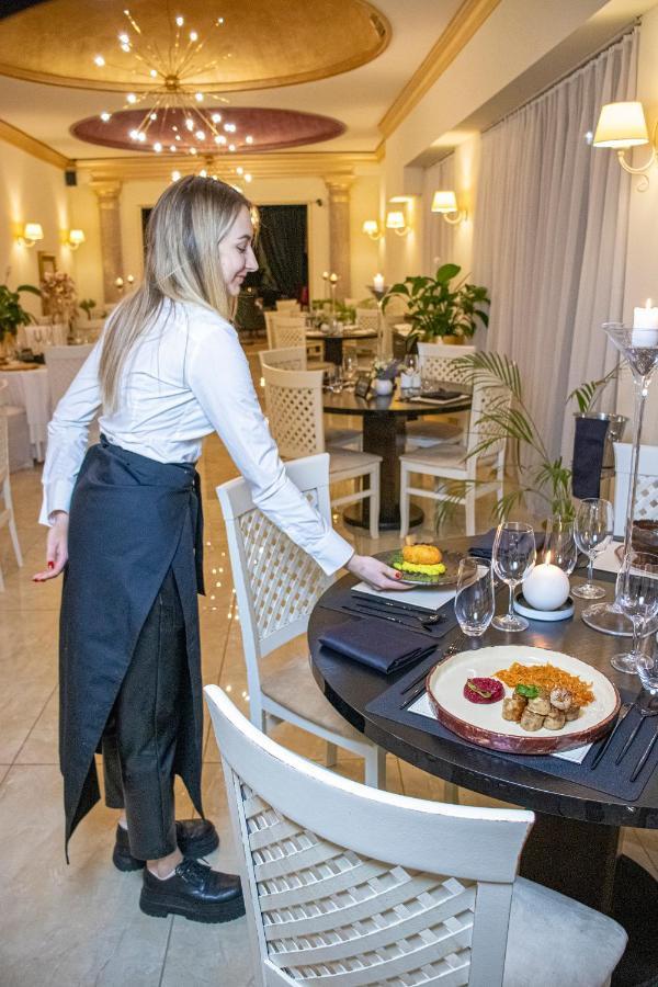 Hotel Capital With Private Wellness Нитра Екстериор снимка