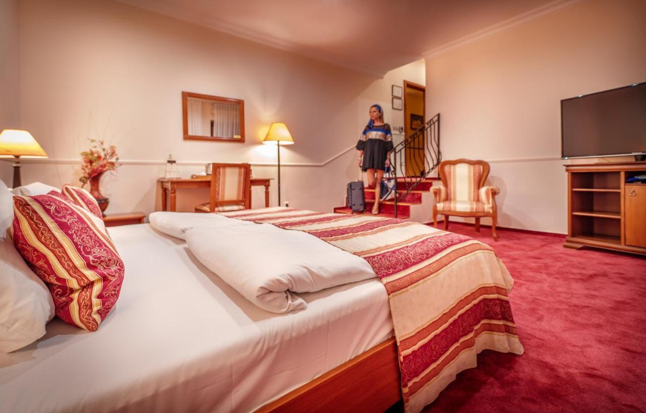 Hotel Capital With Private Wellness Нитра Екстериор снимка