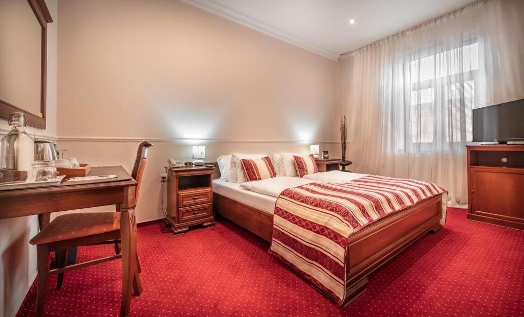 Hotel Capital With Private Wellness Нитра Екстериор снимка