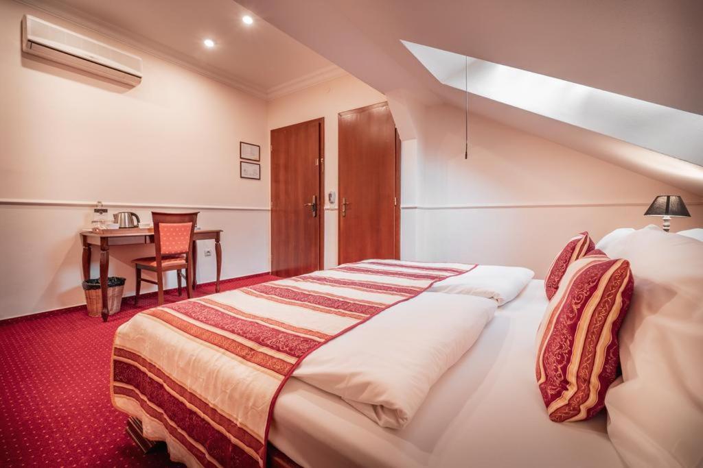 Hotel Capital With Private Wellness Нитра Екстериор снимка