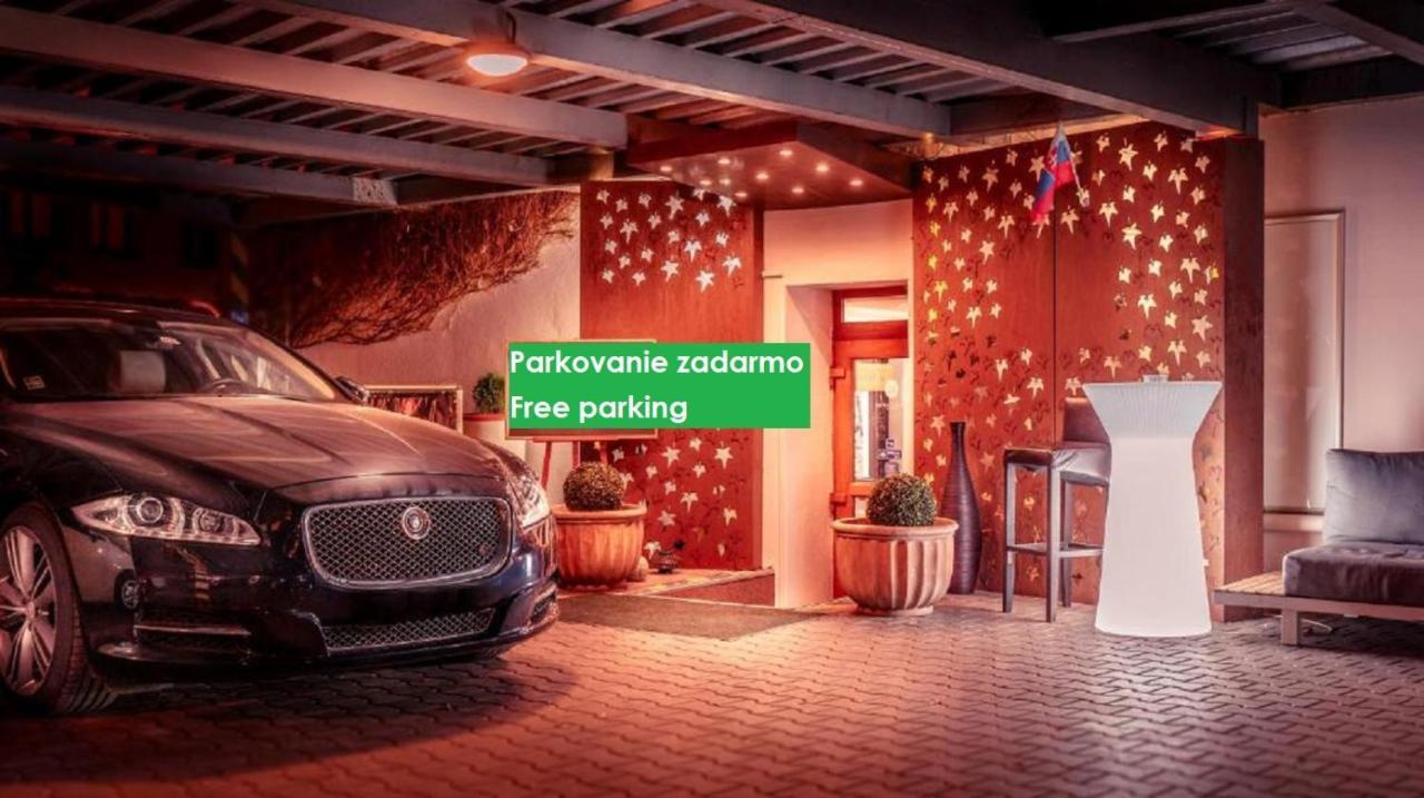 Hotel Capital With Private Wellness Нитра Екстериор снимка