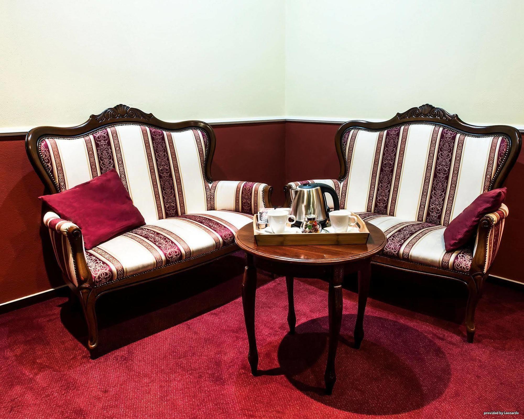 Hotel Capital With Private Wellness Нитра Екстериор снимка