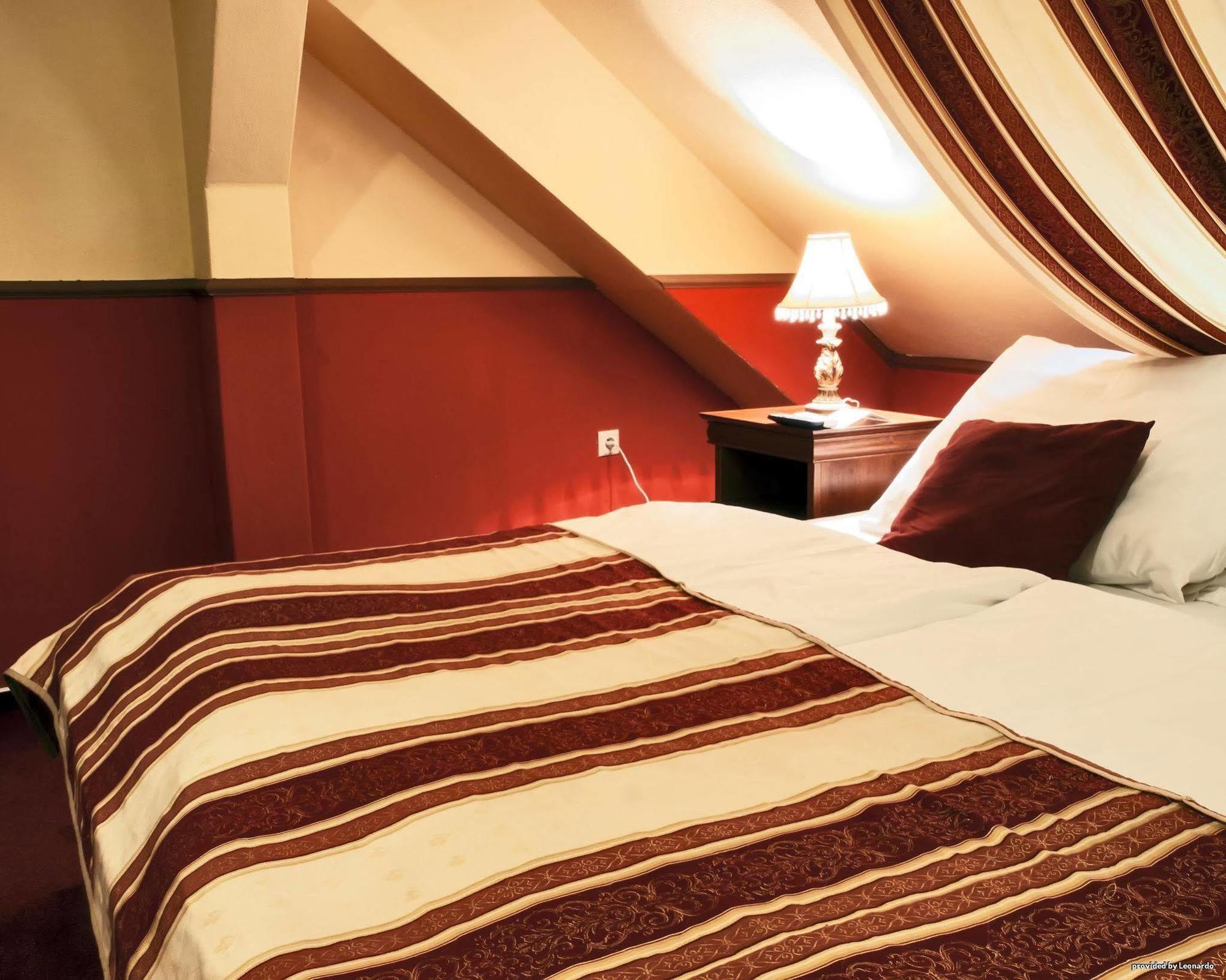 Hotel Capital With Private Wellness Нитра Екстериор снимка