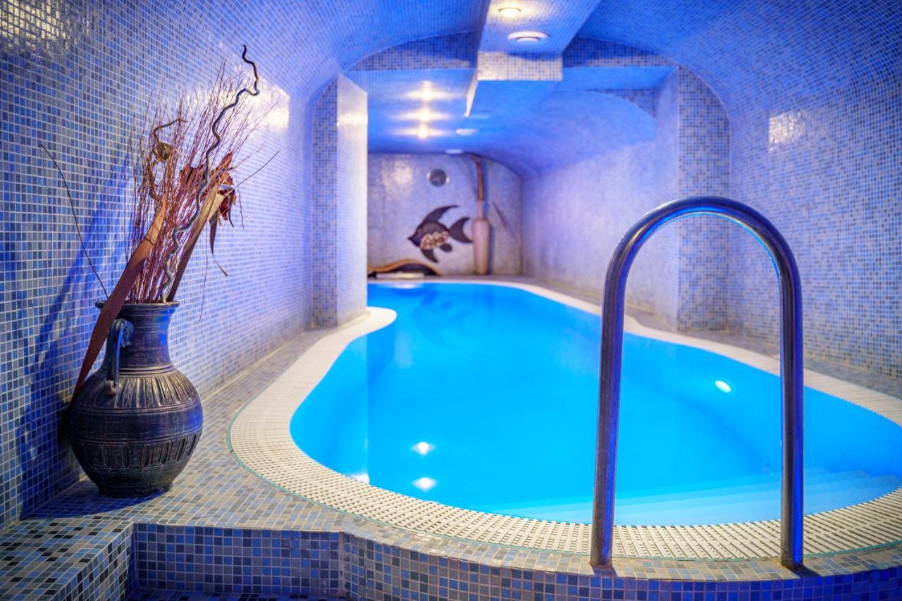 Hotel Capital With Private Wellness Нитра Екстериор снимка