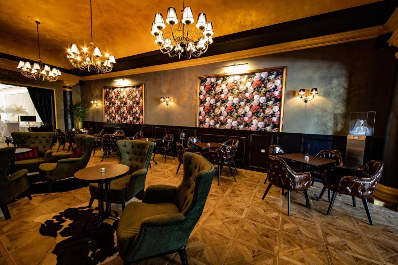 Hotel Capital With Private Wellness Нитра Екстериор снимка