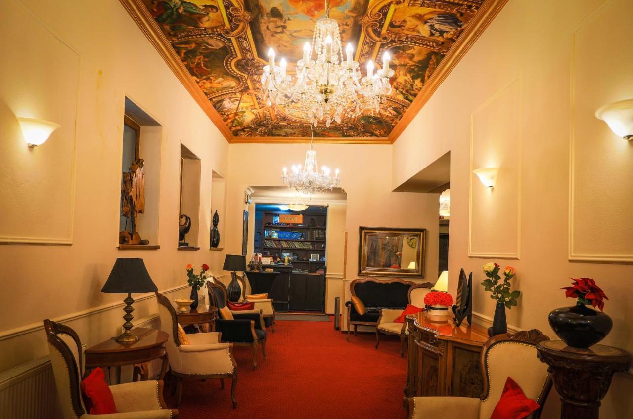 Hotel Capital With Private Wellness Нитра Екстериор снимка