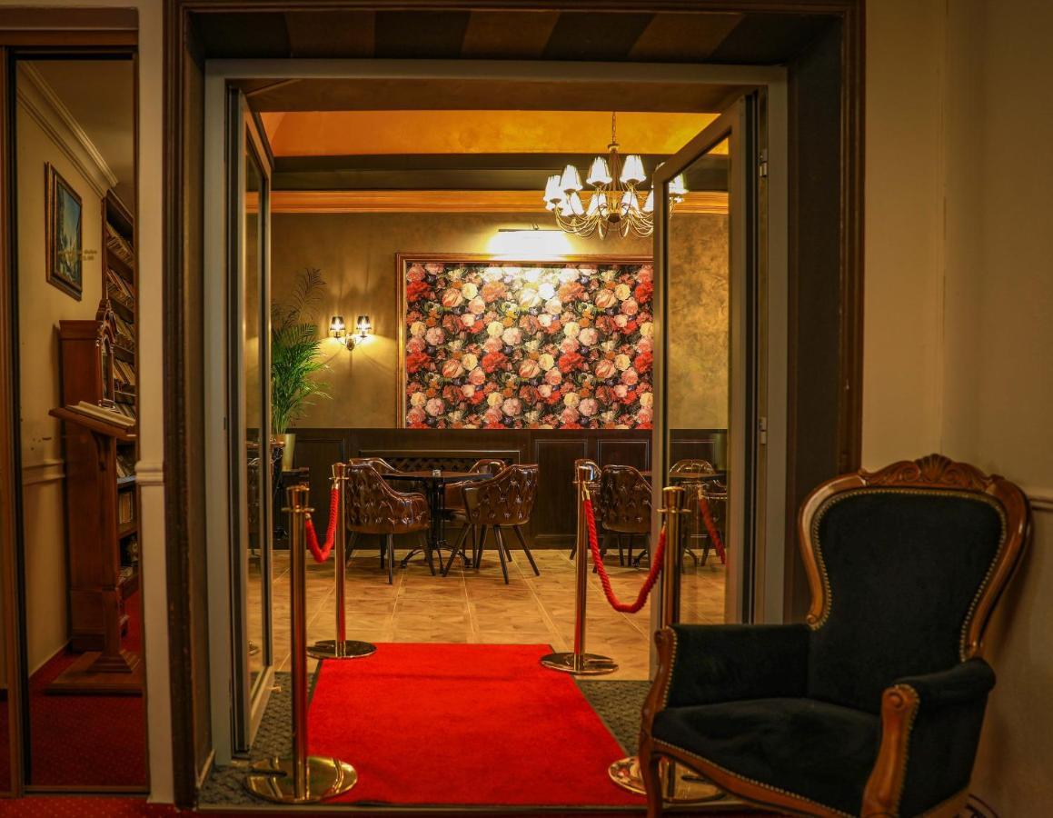 Hotel Capital With Private Wellness Нитра Екстериор снимка